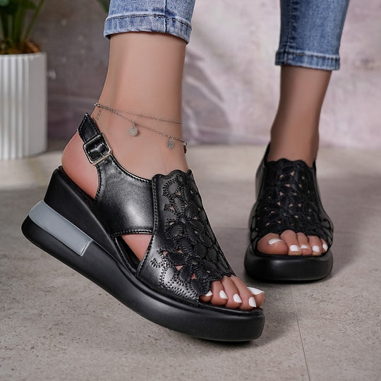 Damen Atmungsaktive Sandalen mit floralem Lochdesign EB