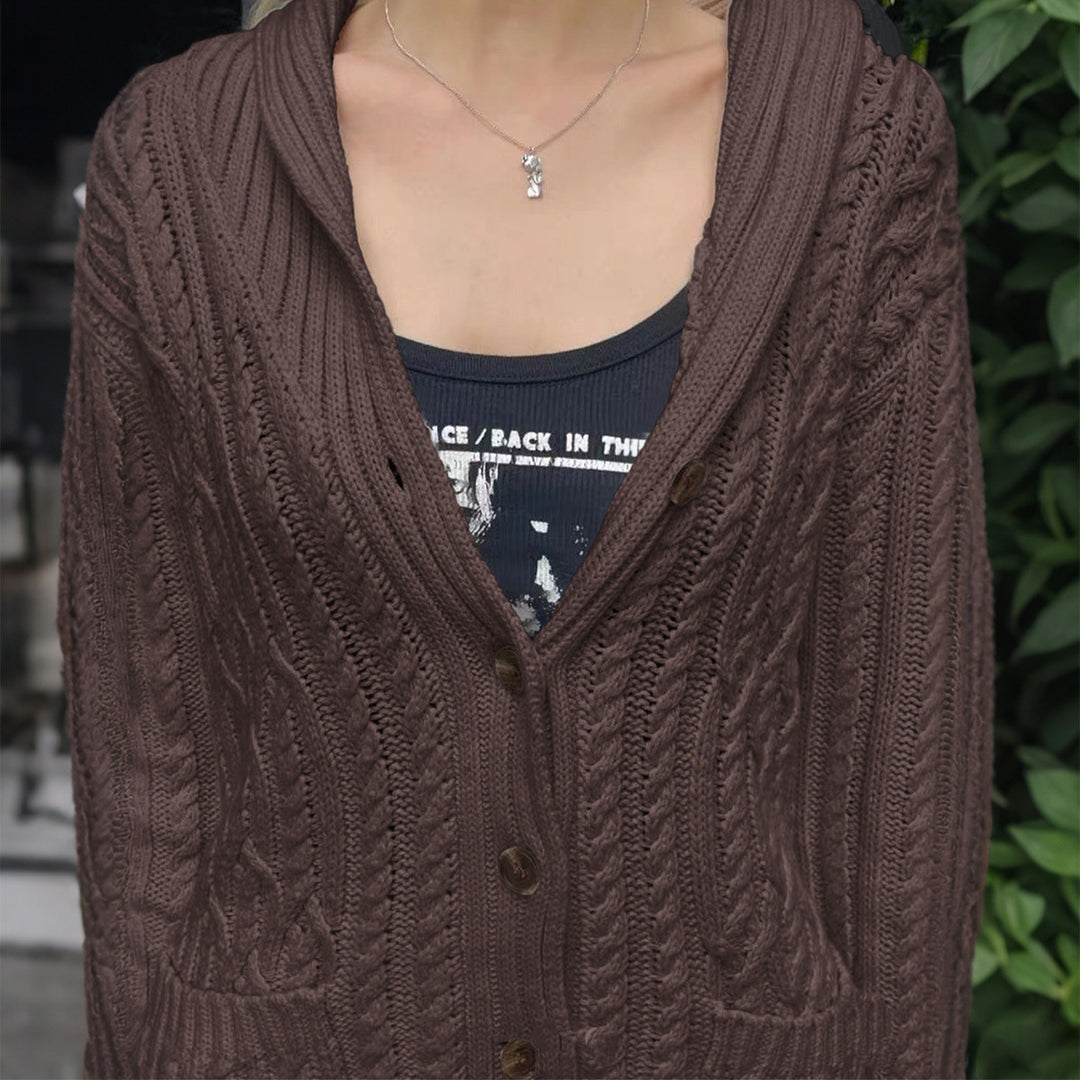 Damen nan Kapuzen-Strickcardigan mit Zopfmuster, Schalkragen und Holzknöpfen EB