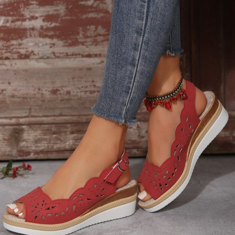 Damen Wedge-Sandaletten mit eleganter Lochmuster-Details EB