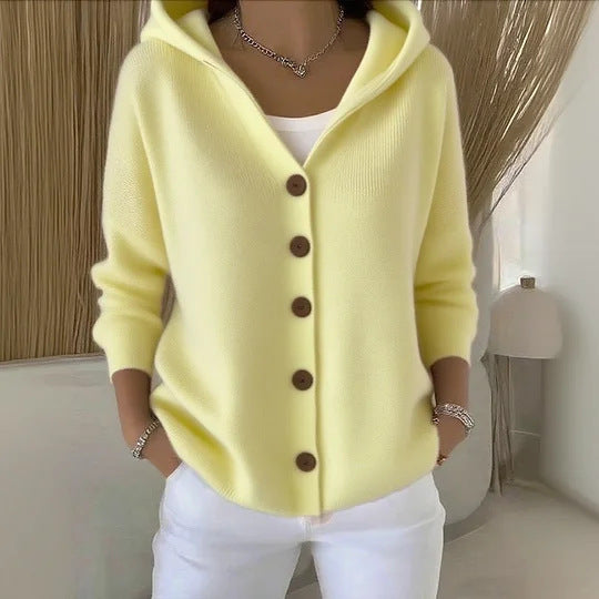 Damen Kapuzenstrickjacke mit Praktischen Knopfdetails und Lässigem Schnitt EB