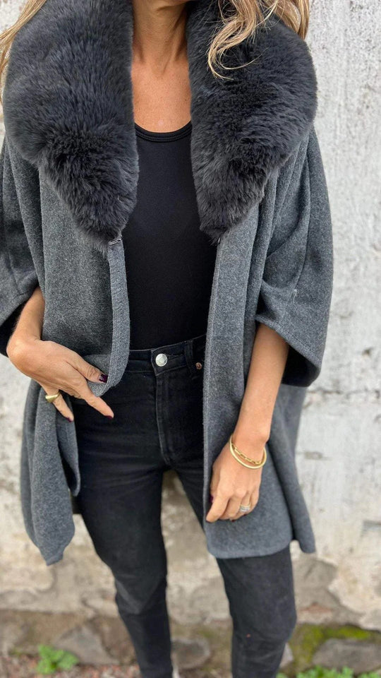Damen Strickmantel mit luxuriösem Kunstfellkragen EB