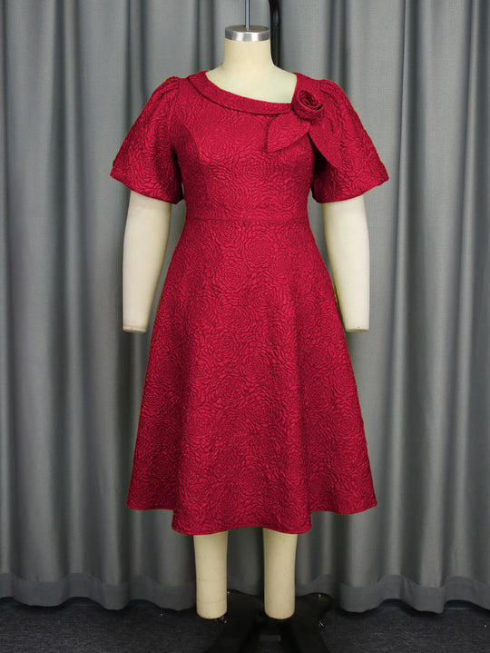 Damen Elegantes Kleid mit strukturierter Blumenapplikation EB
