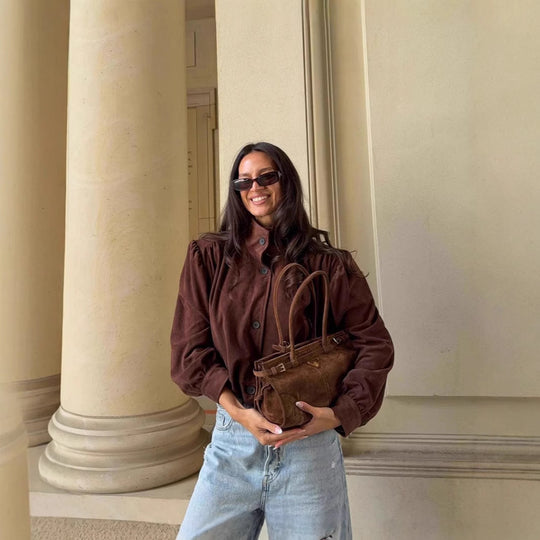 Damen Oversized Bluse mit schickem Plissee-Design und eleganten Knopfdetails EB