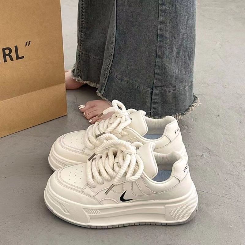 Damen Modische Plateau Sneakers mit dämpfender Sohle und robustem Design EB