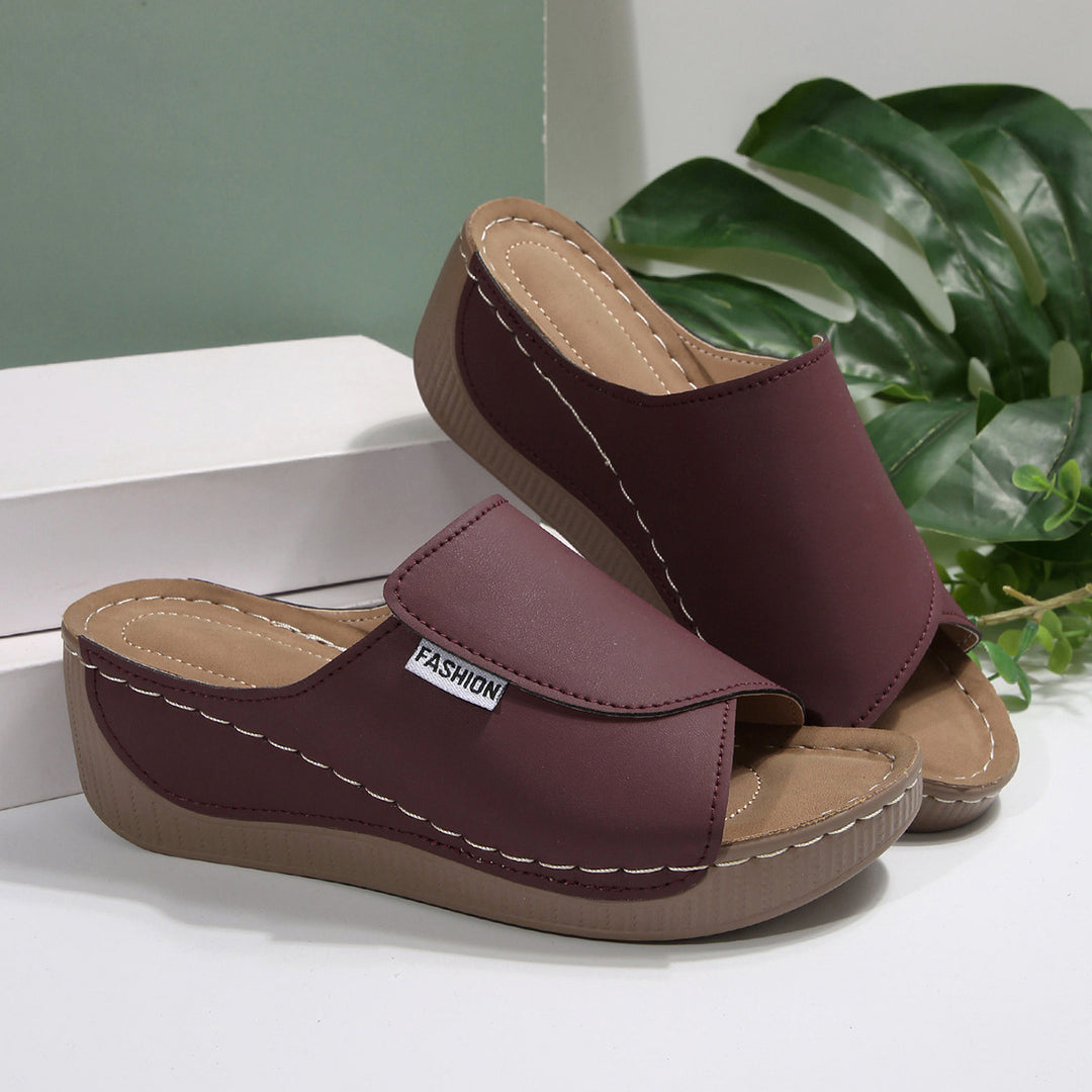 Damen Komfortable und modische Clogs mit trendigem Design EB