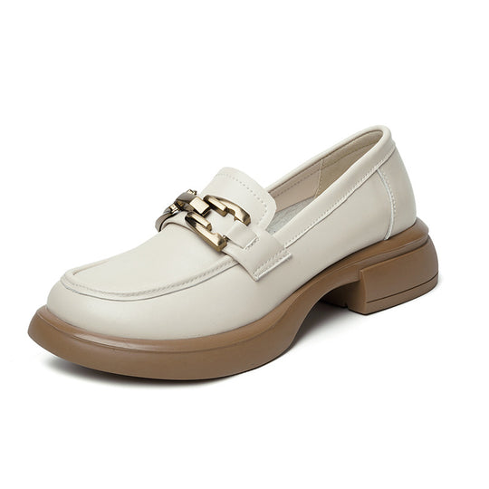 Damen Elegante Mokassins mit goldenen Schmuckdetails und komfortablem Blockabsatz EB