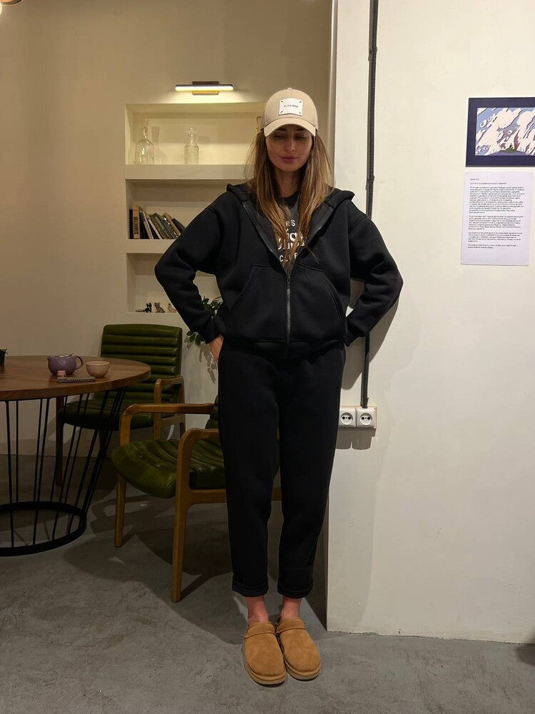 Damen lässiges Fleece-Zweiteiler mit Oversize-Kapuzenjacke und tapered Joggerhose Eichborn Berlin