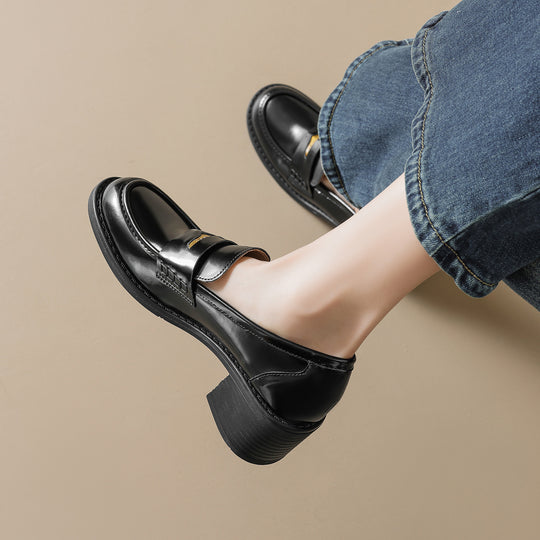 Damen elegante Mokassins mit glänzendem Lack und komfortablem Blockabsatz EB