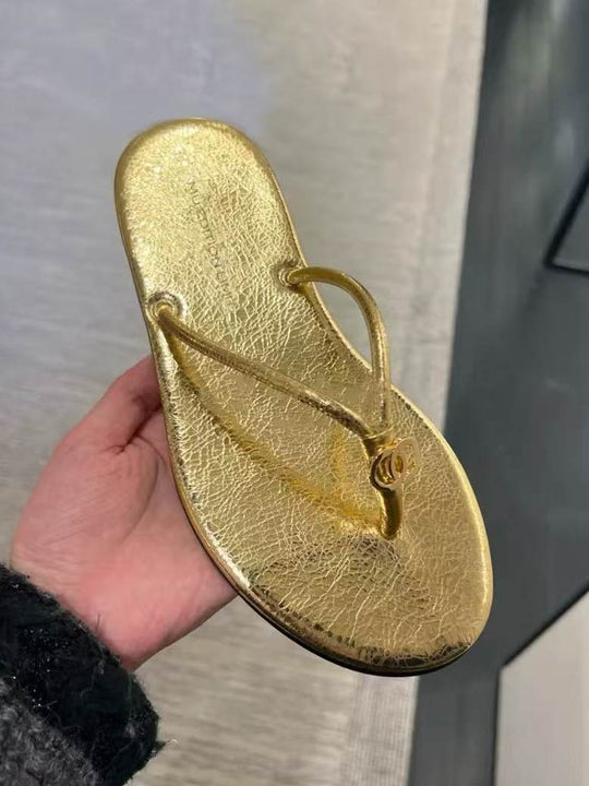 Damen elegante Zehentrenner mit hochwertiger Metallic-Oberfläche und ergonomischer Sohle EB