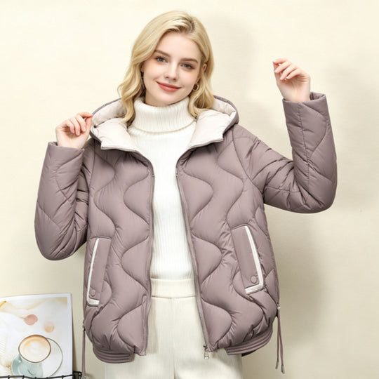 Damen nan wattierte Kurzjacke mit organischer Herzsteppung, abgerundetem Saum und paspelierten Pattentaschen EB
