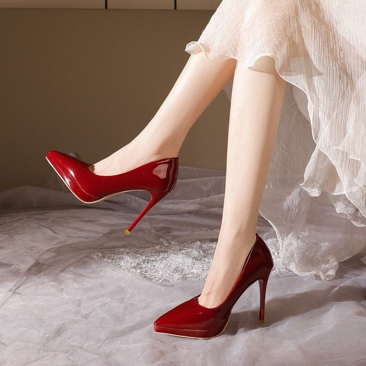 Damen elegante Lackpumps mit spitz zulaufender Silhouette und hohem Absatz EB