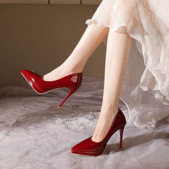 Damen elegante Lackpumps mit spitz zulaufender Silhouette und hohem Absatz EB