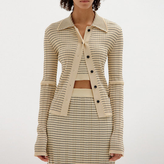 Damen elegantes Strickensemble mit Knopfleiste und hohem Kragen EB