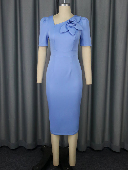Damen figurbetontes Kleid mit dekorativer Blütenapplikation EB