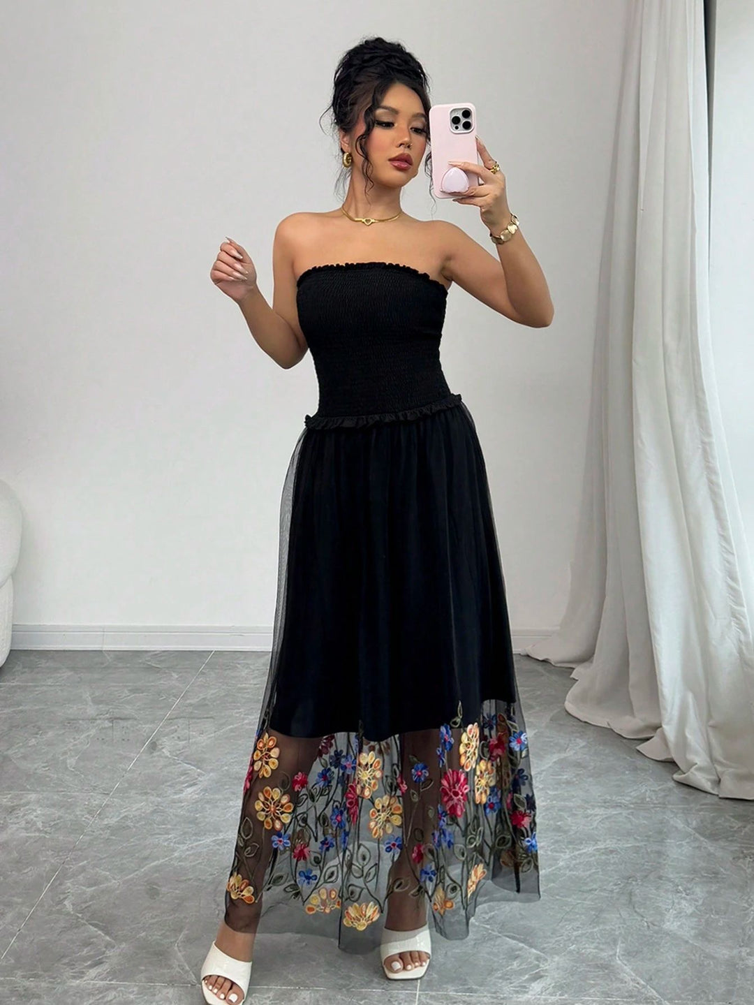 Damen nan schulterfreies Midikleid mit Smok-Oberteil und besticktem Tüllrock EB