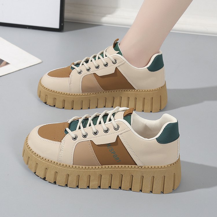 Damen Plateau-Sneaker mit strukturiertem Sohlenprofil und modischem Design EB