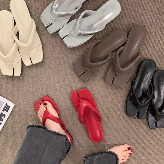 Damen elegante Zehentrenner-Pantoletten mit modischem Riemchen und luxuriösem Fußbett EB