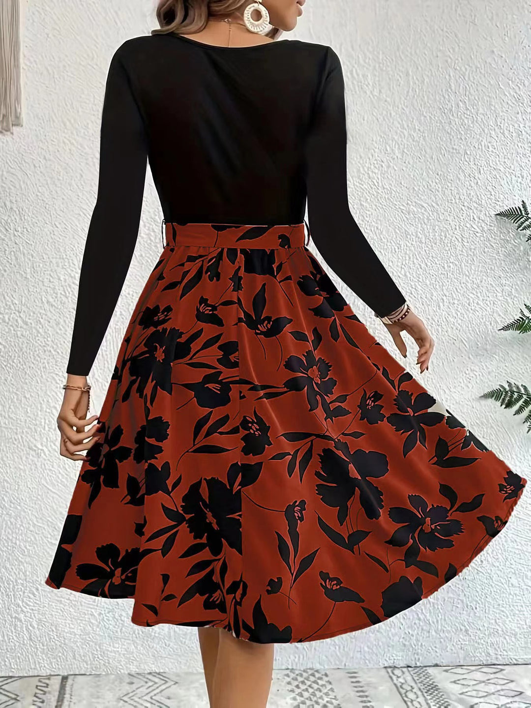 Damen Elegantes Midikleid mit floralem Print und gesmoktem Oberteil EB