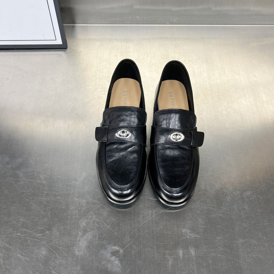 Damen Luxus-Leder Mokassins mit modischem Schmuckdetail EB