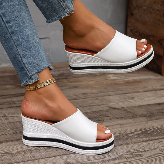 Damen Komfortable Wedge-Pantoletten mit elegantem Riemendesign EB