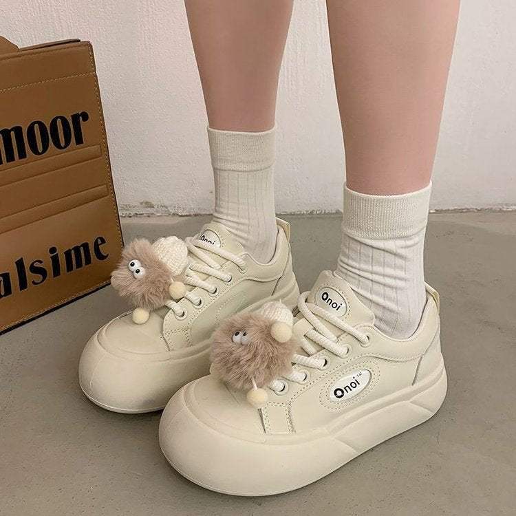 Damen Sneakers mit verspielten Pompons und bequemer Sohle EB