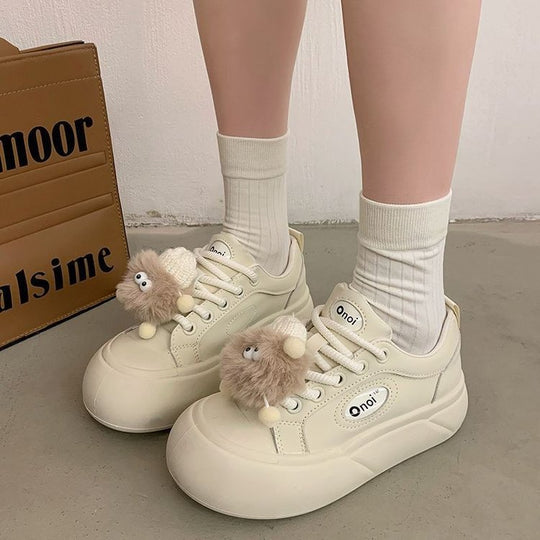Damen Sneakers mit verspielten Pompons und bequemer Sohle EB