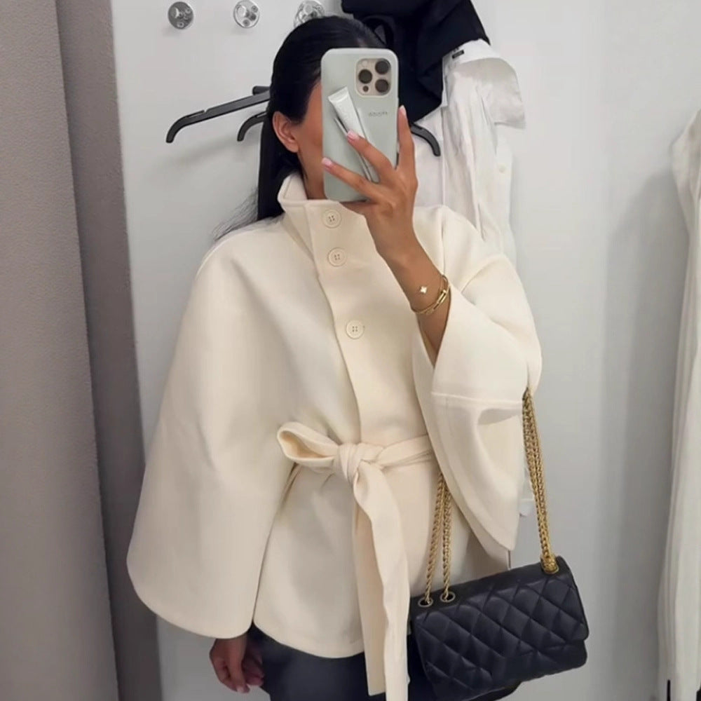 Damen nan weite Cape-Jacke mit Stehkragen, verdeckter Knopfleiste und Bindegürtel EB
