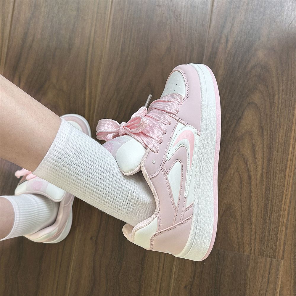 Damen Sneakers im trendigen Design mit dicker Laufsohle und aufregenden Schnürdetails EB