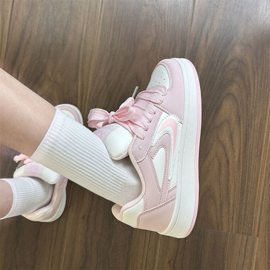 Damen Sneakers im trendigen Design mit dicker Laufsohle und aufregenden Schnürdetails EB