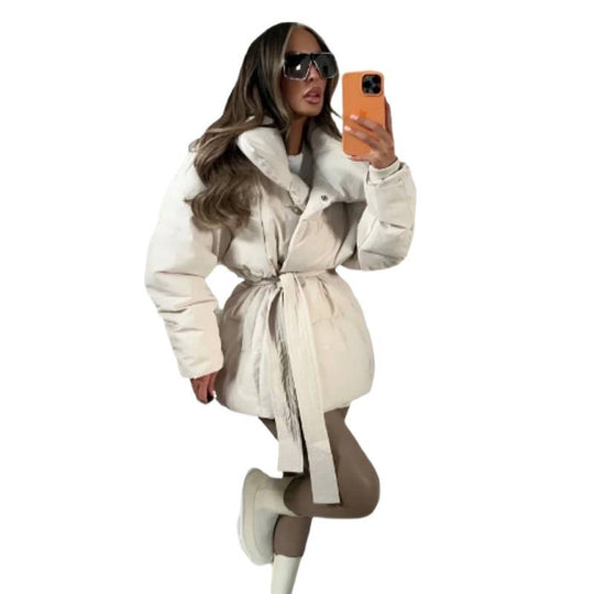 Damen modische Oversized-Daunenjacke mit breitem Kragen und Taillengurt EB