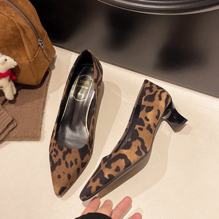 Damen elegante Spitzenpumps mit Komfort-Blockabsatz EB