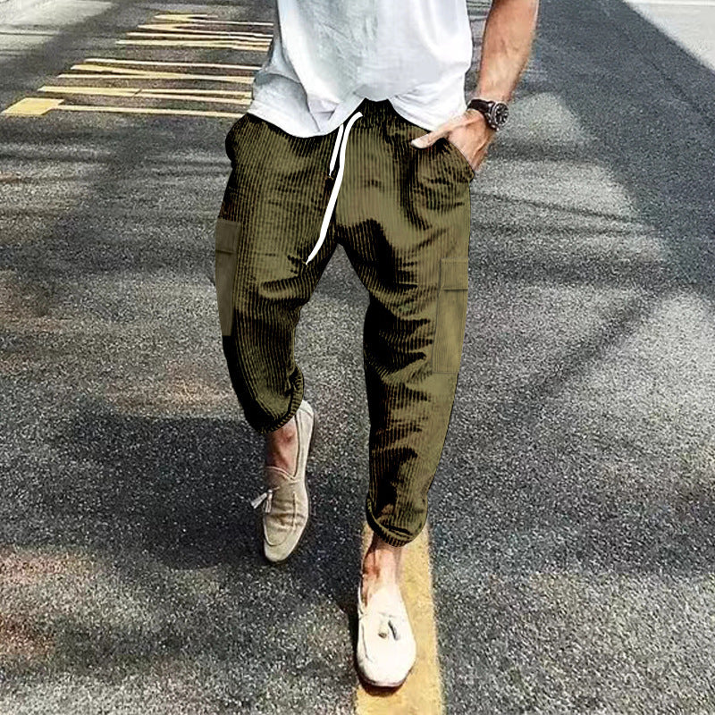 Herren nan Cord-Cargo-Jogginghose mit elastischem Tunnelzugbund, aufgesetzten Klappentaschen und tapered Bein EB
