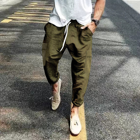 Herren nan Cord-Cargo-Jogginghose mit elastischem Tunnelzugbund, aufgesetzten Klappentaschen und tapered Bein EB