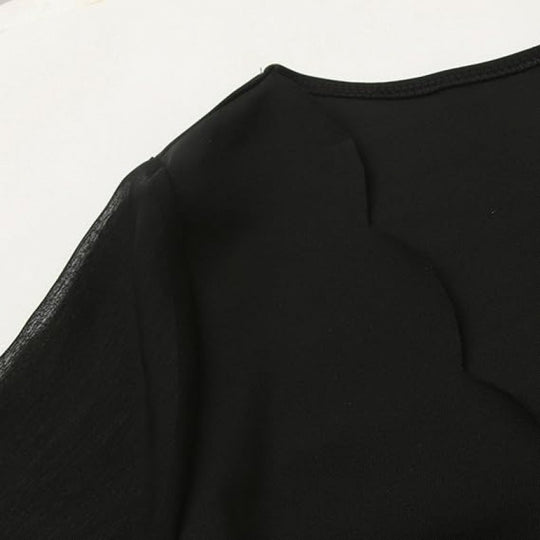 Damen Elegantes V-Ausschnitt Minikleid mit transparenten langen Ärmeln und Edelsteinakzenten EB