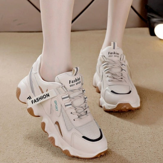 Damen Sportliche Sneaker mit atmungsaktiver Mesh-Oberfläche und dämpfender Laufsohle EB
