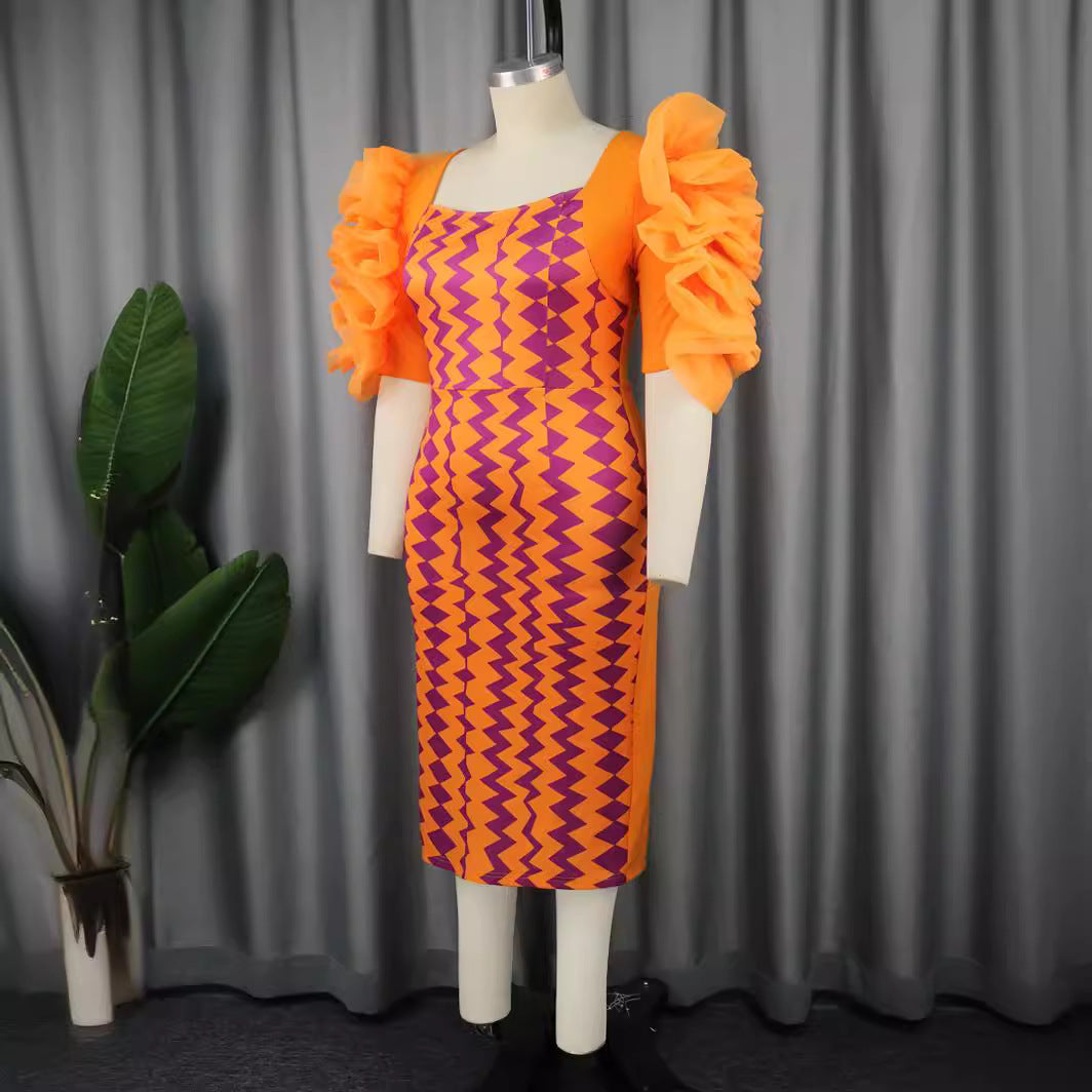 Damen figurbetontes Kleid mit auffälligen Volantärmeln und geometrischem Muster EB