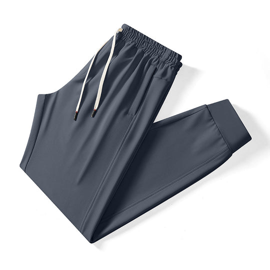 Herren athletische Tech-Jogginghose mit elastischem Kordelbund, verdeckten Reißverschlusstaschen und formgebenden Knöchelbündchen EB
