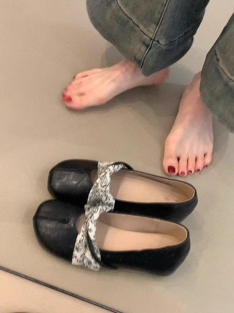 Damen modische Ballerinas mit dekorativem Riemchen und hochwertigem Innenfutter EB
