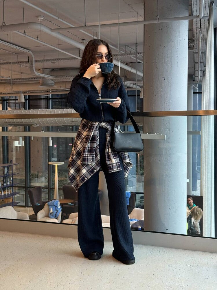 Damen gemütlicher Strick-Jumpsuit mit Reißverschluss, elastischem Taillenbund und weitem Bein Eichborn Berlin