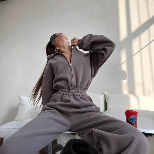 Damen Relaxed-Loungewear-Set mit Halbzip-Stehkragen und hochtaillierter Weitbein-Jogginghose Eichborn Berlin