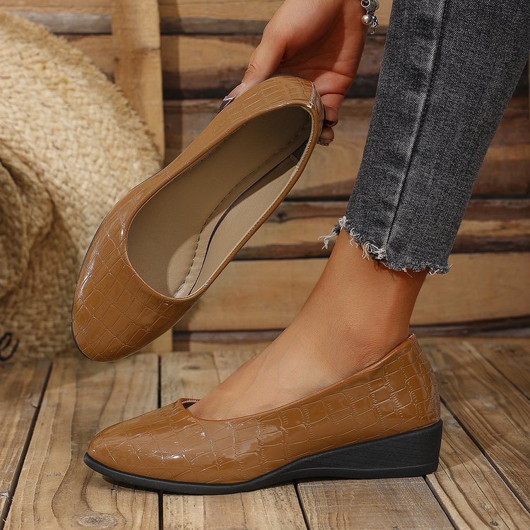 Damen Komfortable Wedge-Pantoletten mit elegantem Krokodilleder-Design EB