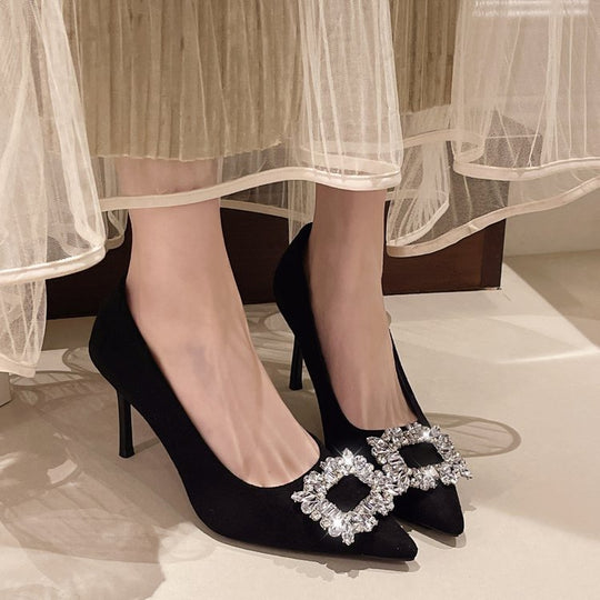 Damen elegante Pumps mit funkelndem Schmuckdetail EB