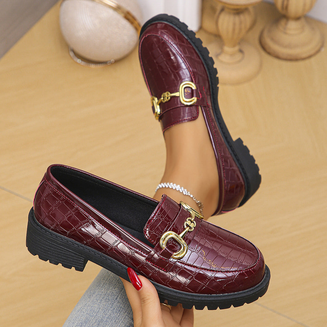 Damen nan glänzende Krokoprägung Loafer mit profilierter Traktorsohle und goldener Zierschnalle EB