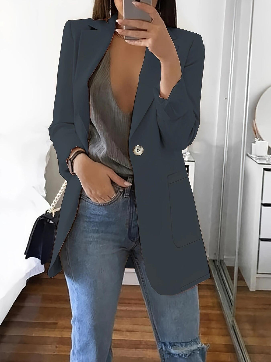 DamenStylische Blazerjacke mit glänzenden Knopfdetails und großzügigen Taschen EB