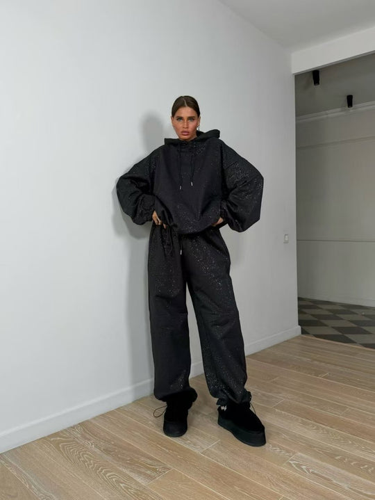 Damen Urbaner Oversized Sweatanzug mit glitzernden Akzenten EB