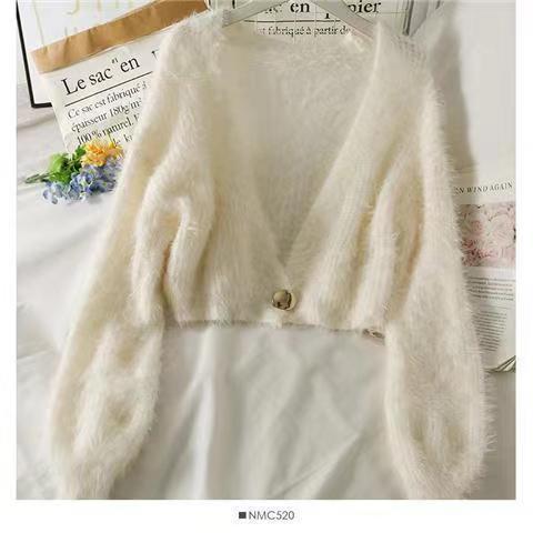 Damen Flauschige Kurzstrickjacke mit V-Ausschnitt und Knopfdetail EB