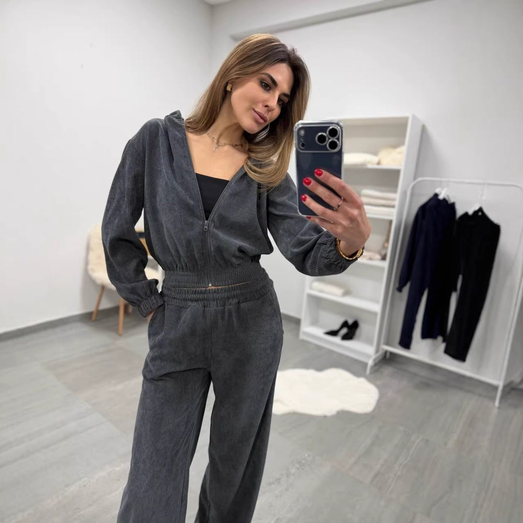 Damen weiches Cordvelours-Zweiteiler mit kurzer Kapuzenzipjacke und weiter Komforthose Eichborn Berlin