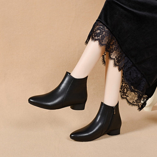 Damen Elegante Ankle Boots mit spitzem Schnitt und hochwertiger Lederverarbeitung EB