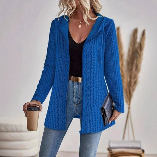 Damen Strickjacke mit Kapuze und trendigem Zopfmuster EB