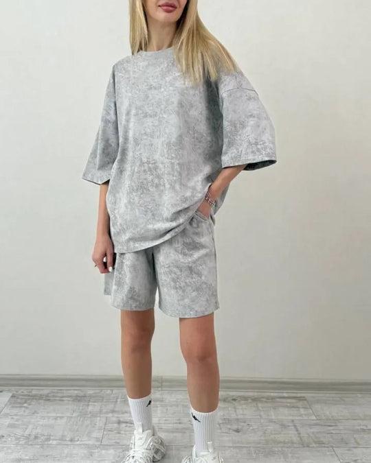 Damen elegantes Freizeit-Set aus locker sitzendem T-Shirt und kurzen Pants EB